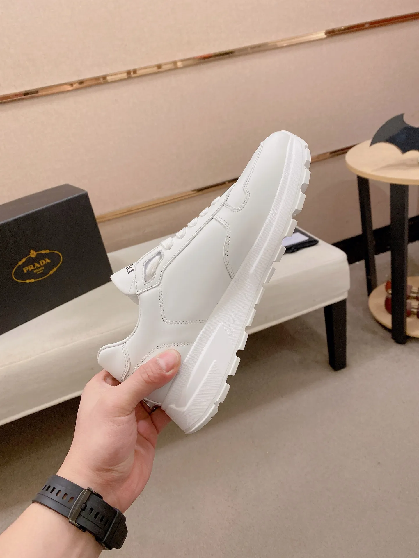 Factory price 600💰 ✔️✔️✔️Higher version High-quality new PRADA (Prada) counters are on the market at the same time. The new men's shoes and 😘fabrics are made of selected first-layer cowhide with superb craftsmanship. Lining: Full cowhide lining. 👍🏿 High-end ☄️ air-cushion molded anti-slip rubber outsole, exquisite lines, simple and elegant, comfortable and high-end for leisure travel. Code number: 38 to 44. 45.46 customized